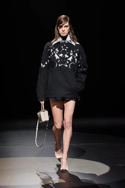 Look 11